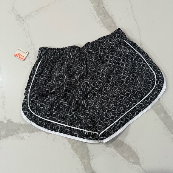 Free People Movement NWT Varsity Blues Printed Shorts Women’s Medium Black/White - Picture 9 of 9